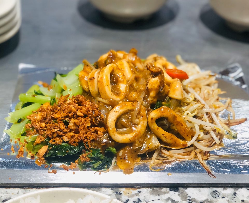 Pelbagai hidangan makanan Jepun seperti sushi dan sashimi di restoran di Lembah Klang.