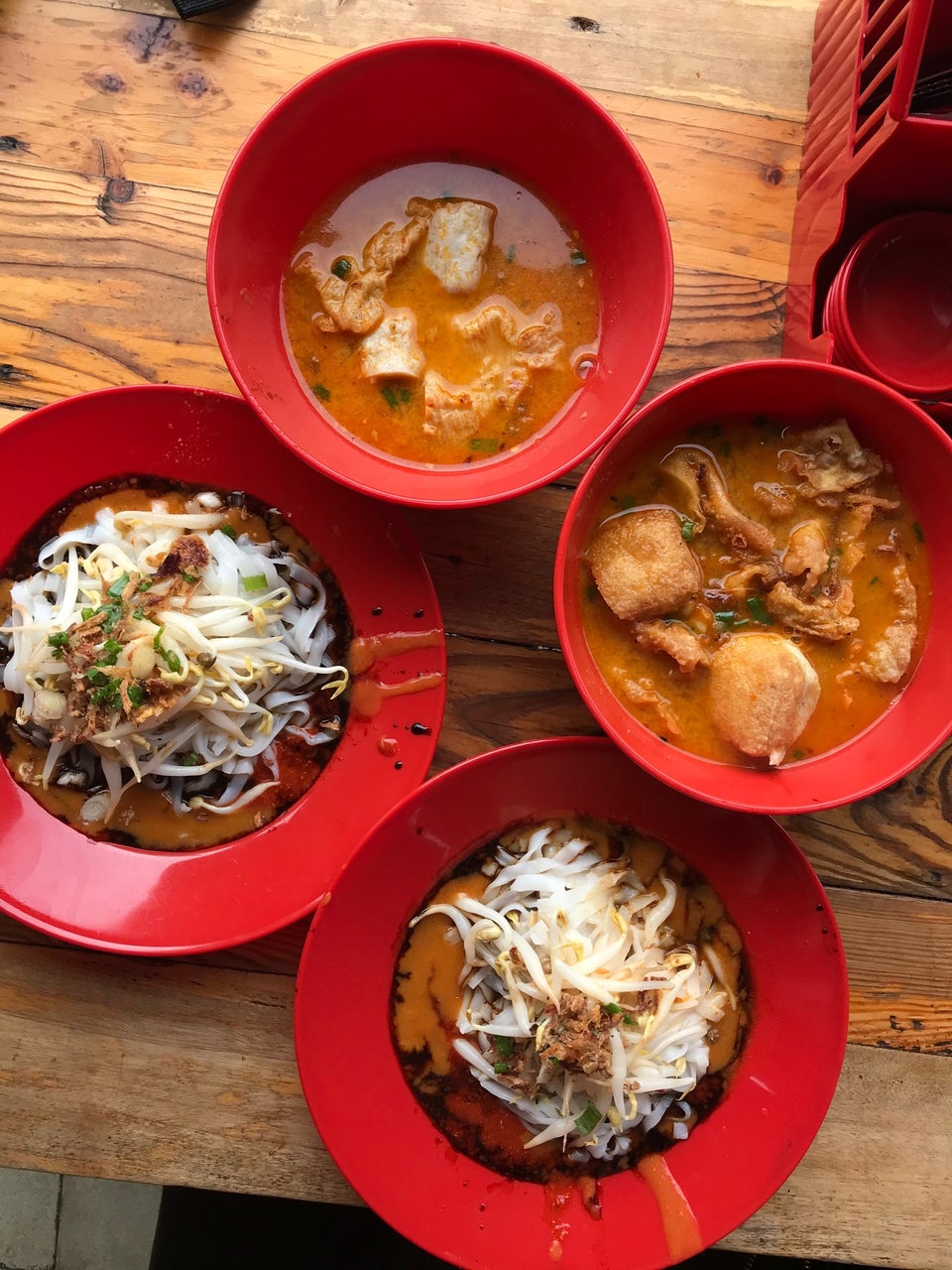 Roti Benggali bakar tebal yang lembut di Suhaimi Cafe, salah satu port sarapan di Ipoh.