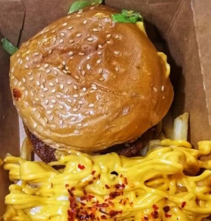 Burger Cheezy @ Popeyes Burger