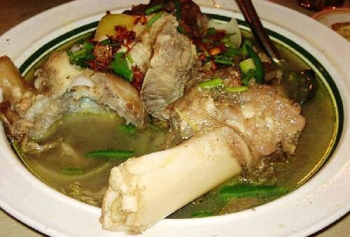 Pelbagai hidangan laut dan nasi ayam dari restoran terbaik di Ulu Tiram.