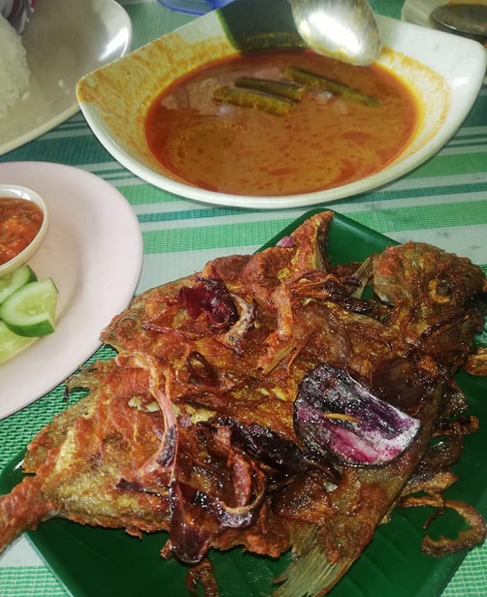 Ikan Bawal @ Nasi Putih Gulai Termenung