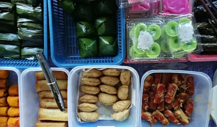 Kuih Muih @ Warung Nasi Lemak Kak Zah