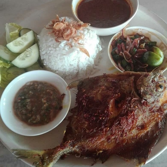 Nasi Ikan Bawal @ Restoran D'Pohon