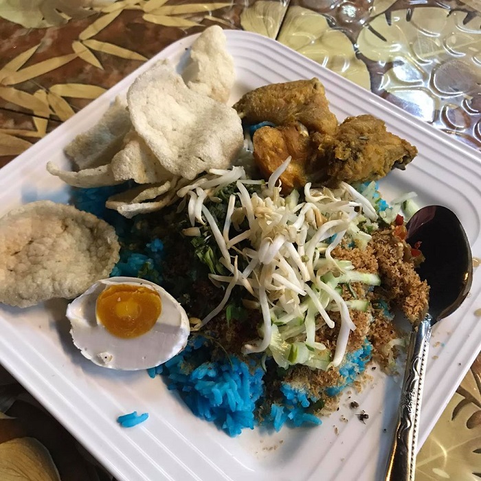 Nasi Kerabu @ Roti Canai Kari Tulang