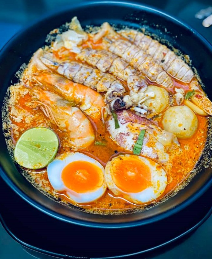 Tomyam seafood di Ayam Bang