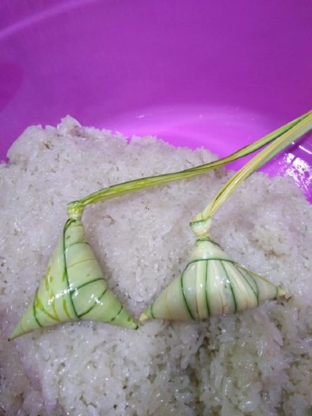 Proses memasak atau bahan ketupat palas