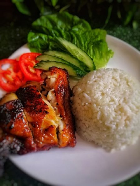 Penyediaan bahan atau proses memasak nasi ayam