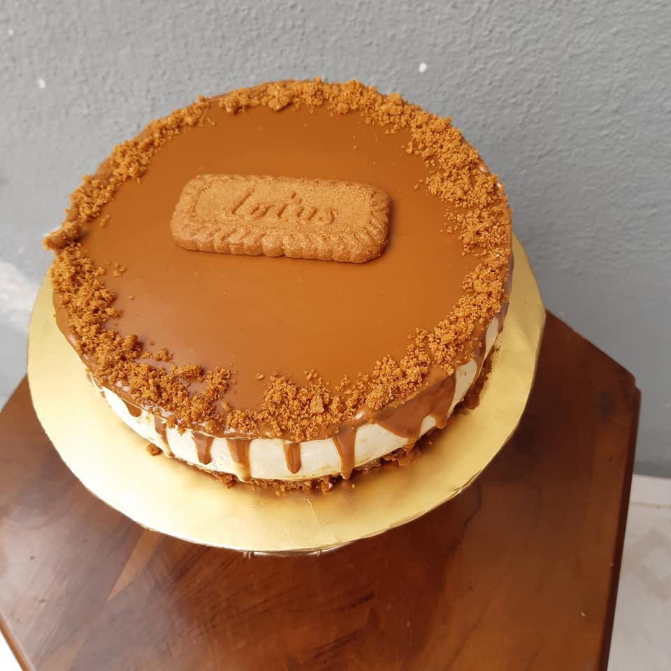 Lima kek viral: Kek Milo Kukus, Kek Batik Melting, Kek Keju Lotus, Burnt Cheesecake dan Kek Durian.