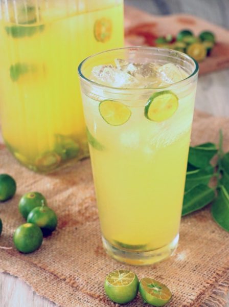 Segelas jus limau yang segar