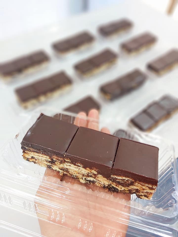 Kek batik melting yang berlapis dan lumer
