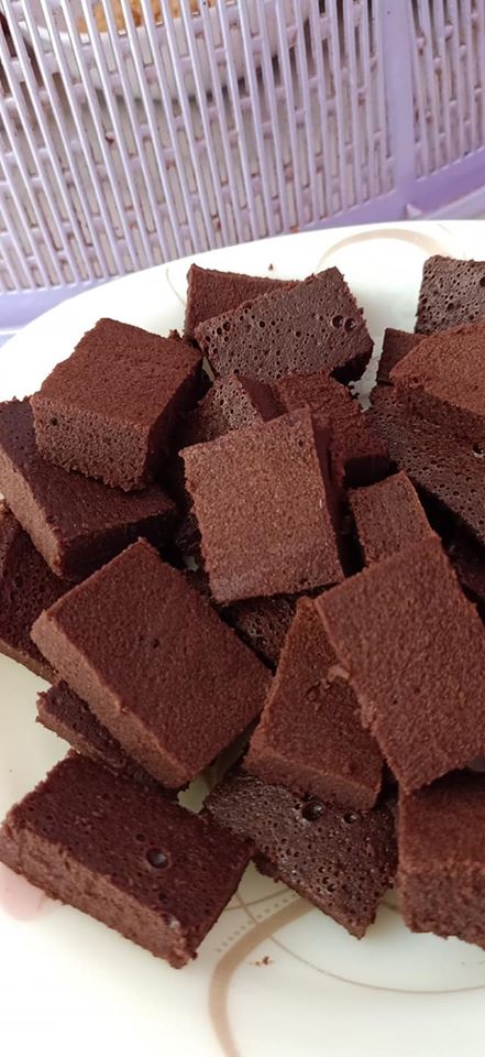 Potongan kek Milo kukus yang gebu