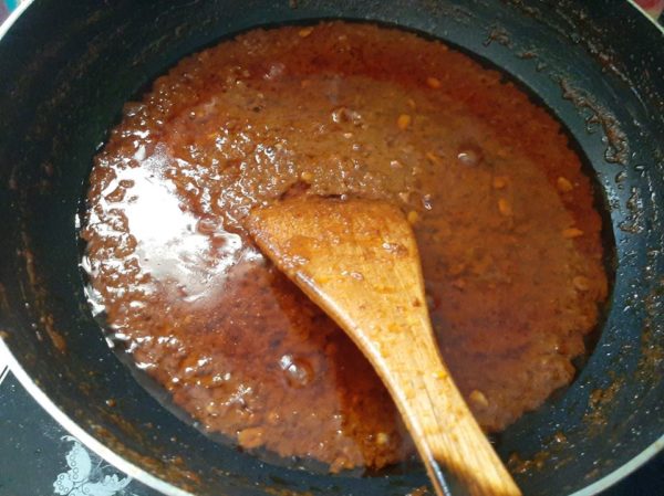 Mangkuk kuah kacang tradisional