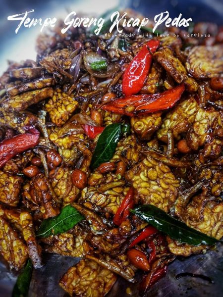 Tempe goreng bersama kicap yang pedas