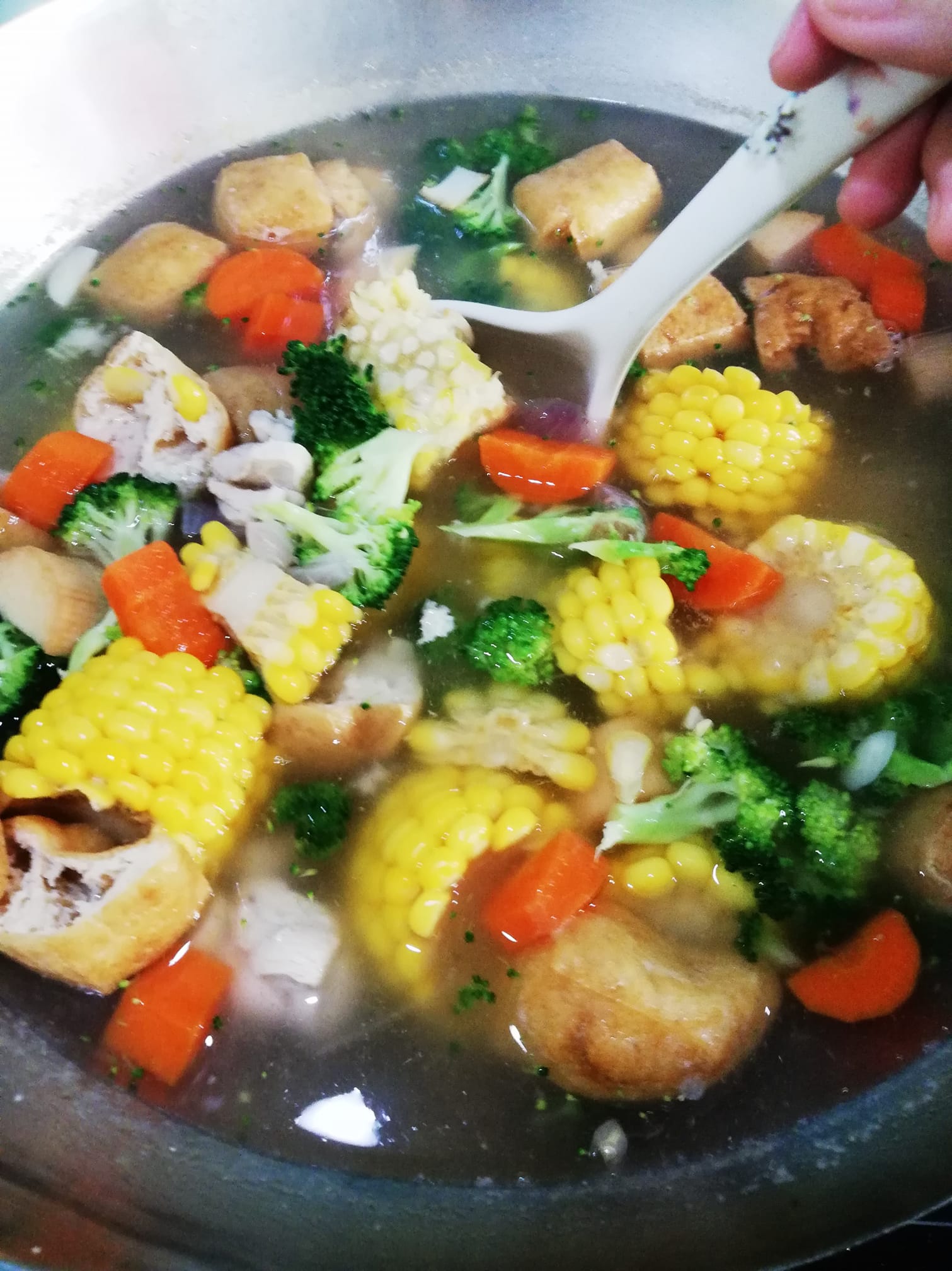 Pelbagai jenis sup sayur yang sihat dan enak untuk diet
