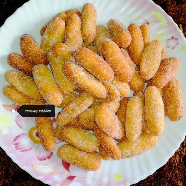 Kuih jejari manis berbentuk panjang digoreng