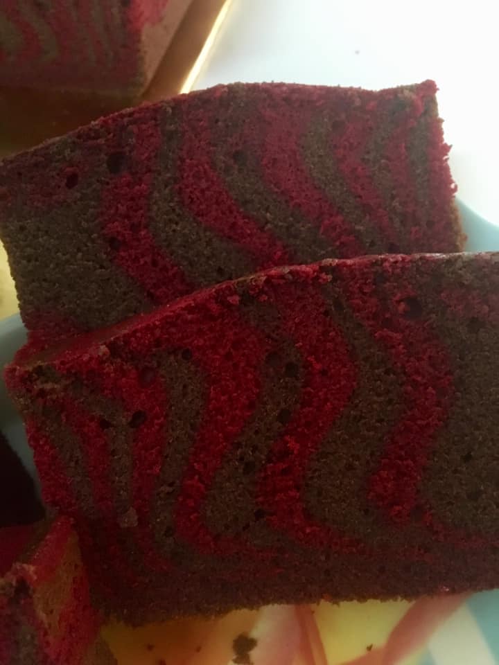 Hirisan kek minyak red velvet merah