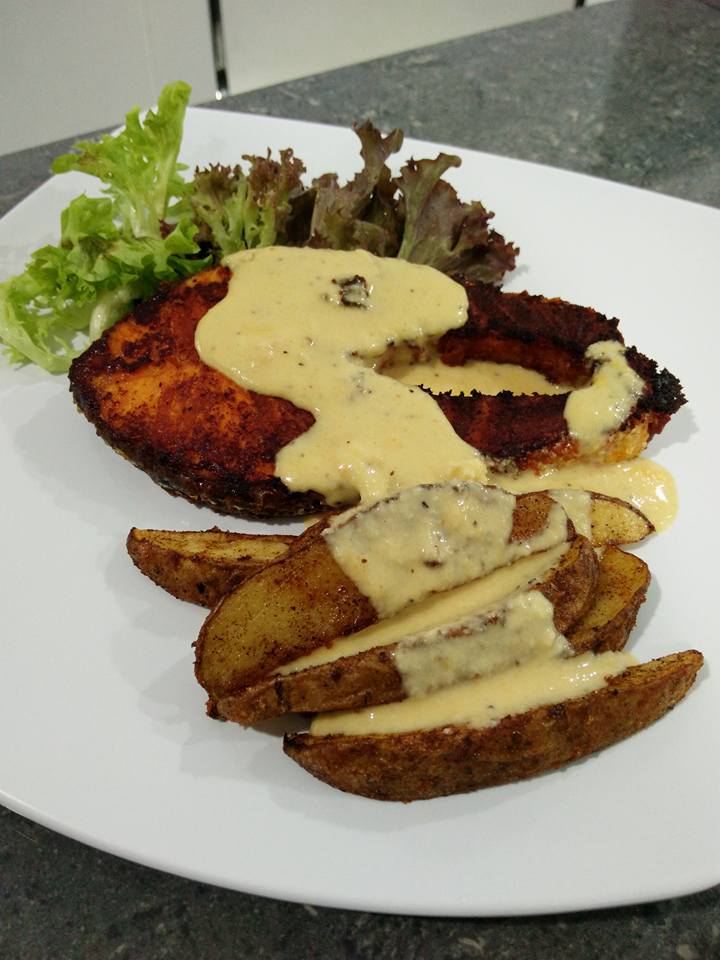 Salmon hitam dengan sos bawang putih