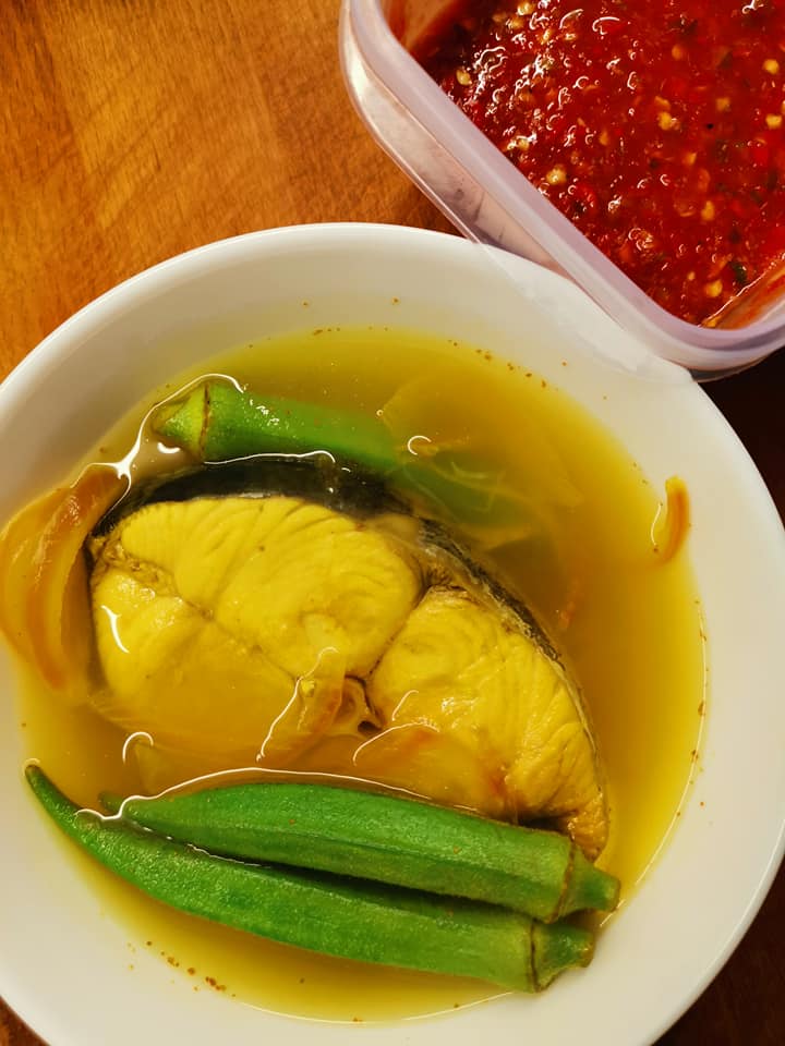 Singgang ikan tenggiri berkuah pedas