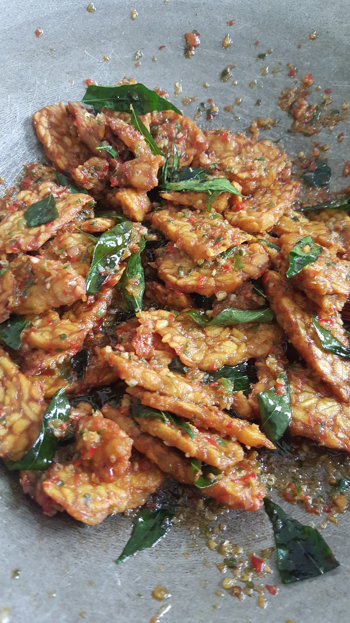 Tempe goreng daun kari