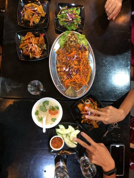 Suasana dan makanan di Lebak Cafe
