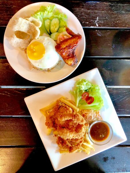 Suasana tempat makan unik di Halia Inc. Melaka