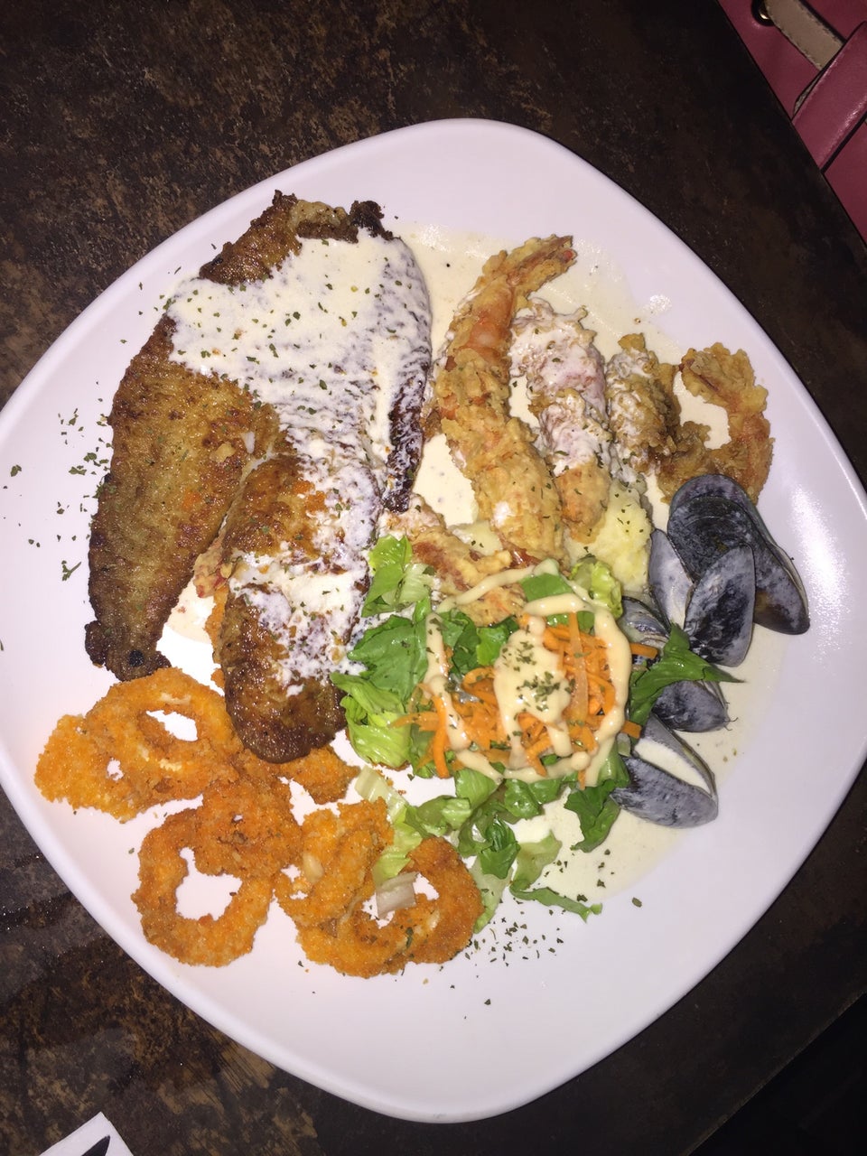 Kafe hipster Sharing Planet di Kuching