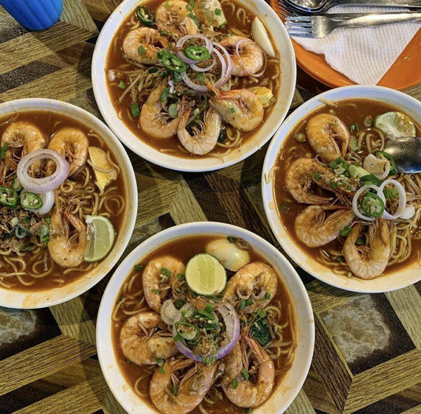Mee Udang Batu Ferringhi dengan udang besar