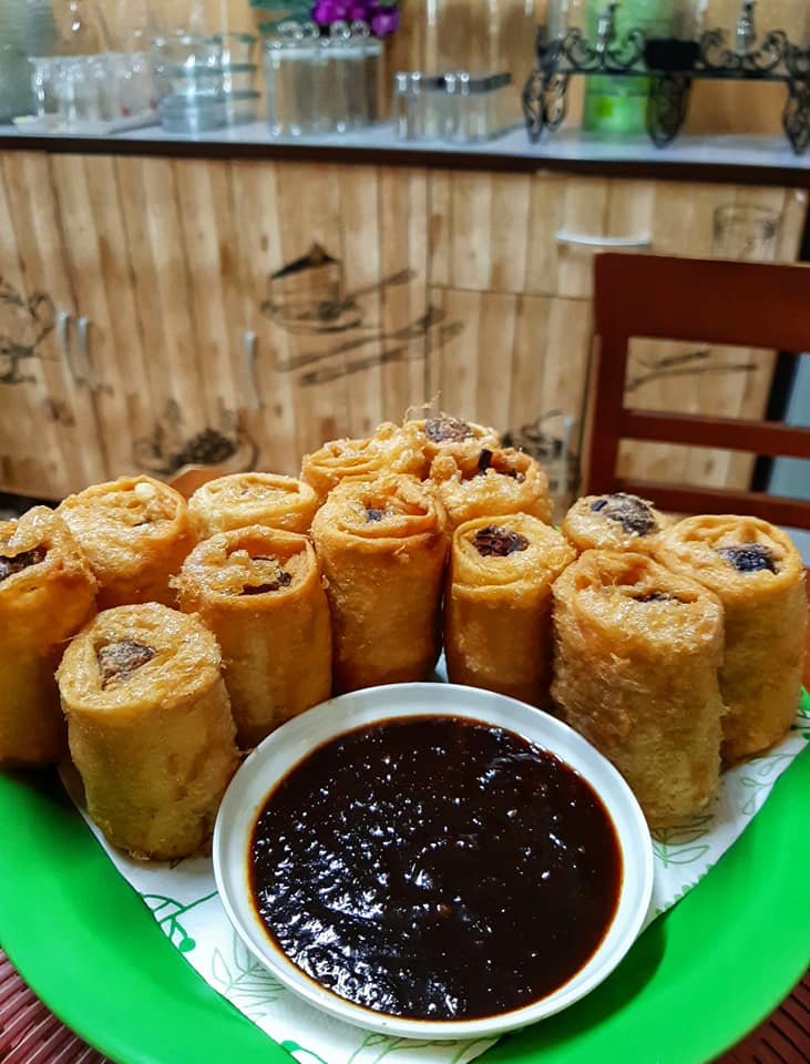Aneka menu potluck menarik untuk jamuan seperti sandwic, kek batik dan pasta.