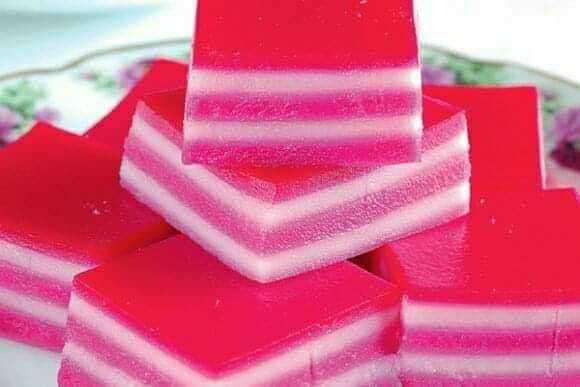 Pelbagai jenis kuih muih tradisional yang dibuat menggunakan sukatan cawan