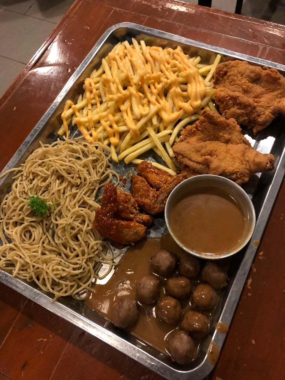 Suasana santai di kafe dan restoran tempat lepak di Shah Alam