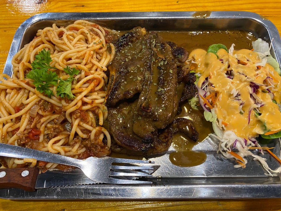 Pelbagai hidangan sedap di restoran dan gerai makan menarik sekitar Putrajaya.