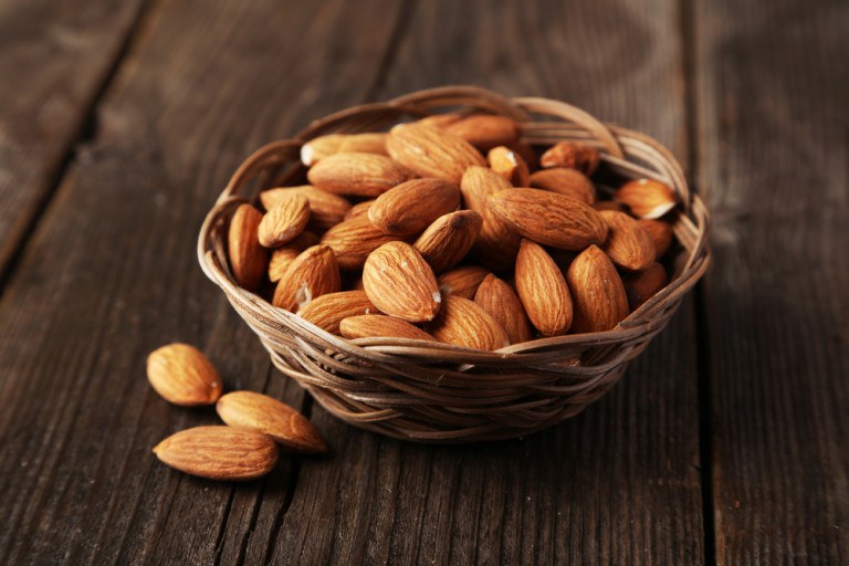 jenis kacang badam
