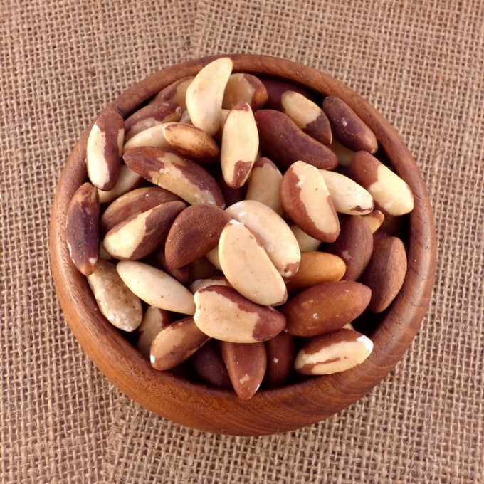 kacang brazil