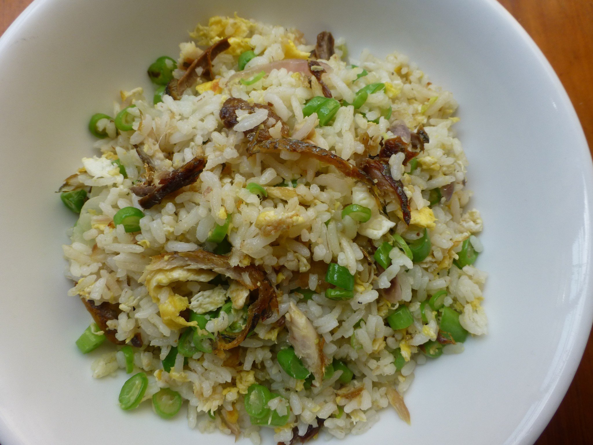 Nasi goreng cili padi pedas dengan cili padi hijau