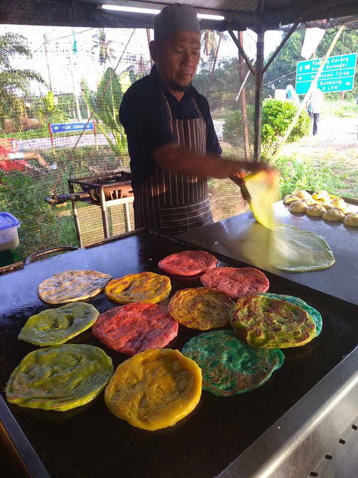Roti canai pelangi berwarna-warni