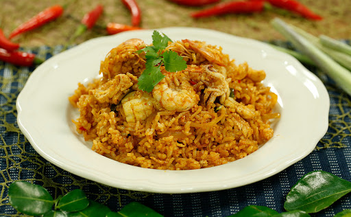 Nasi goreng tomyam dengan perasa masam pedas