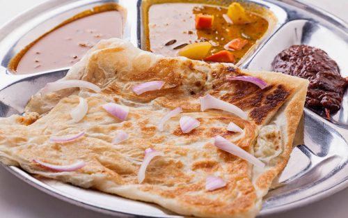 Roti canai bawang dengan hirisan bawang