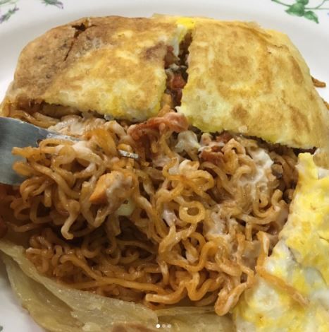 Roti canai Maggi dicampur mi rangup