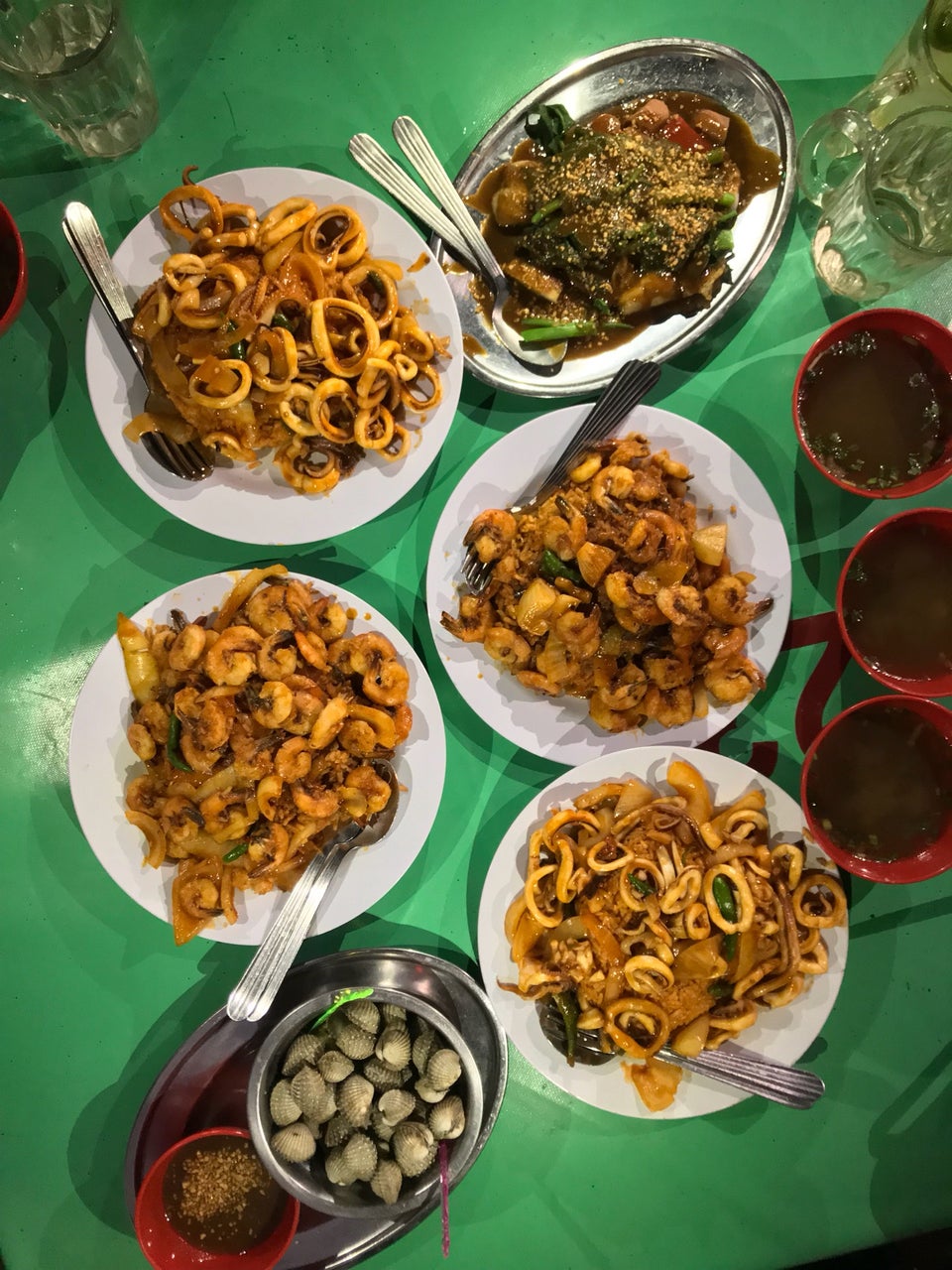 Gambar pelbagai hidangan makan malam di tempat makan terbaik Ipoh