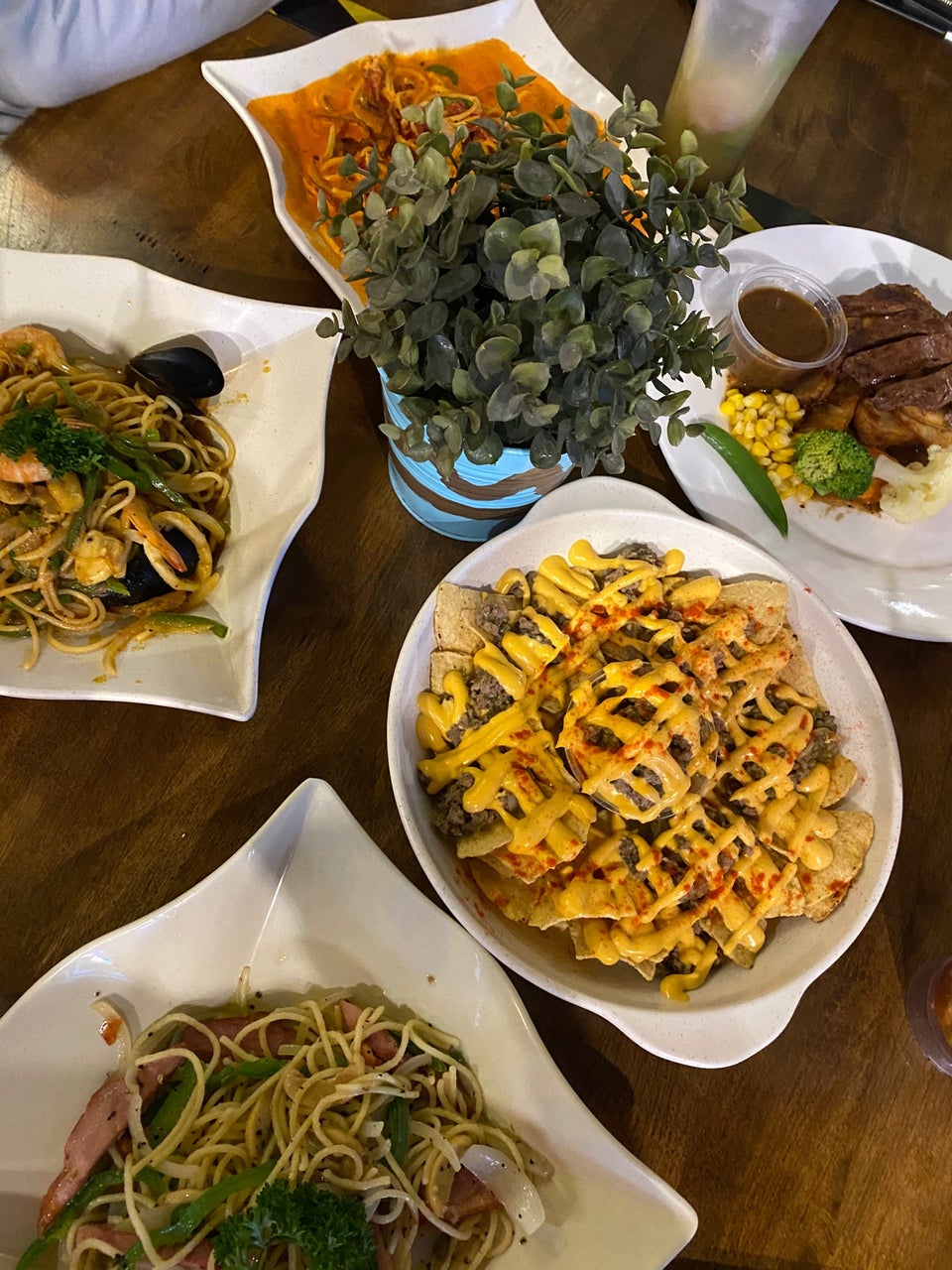 tempat makan malam ipoh