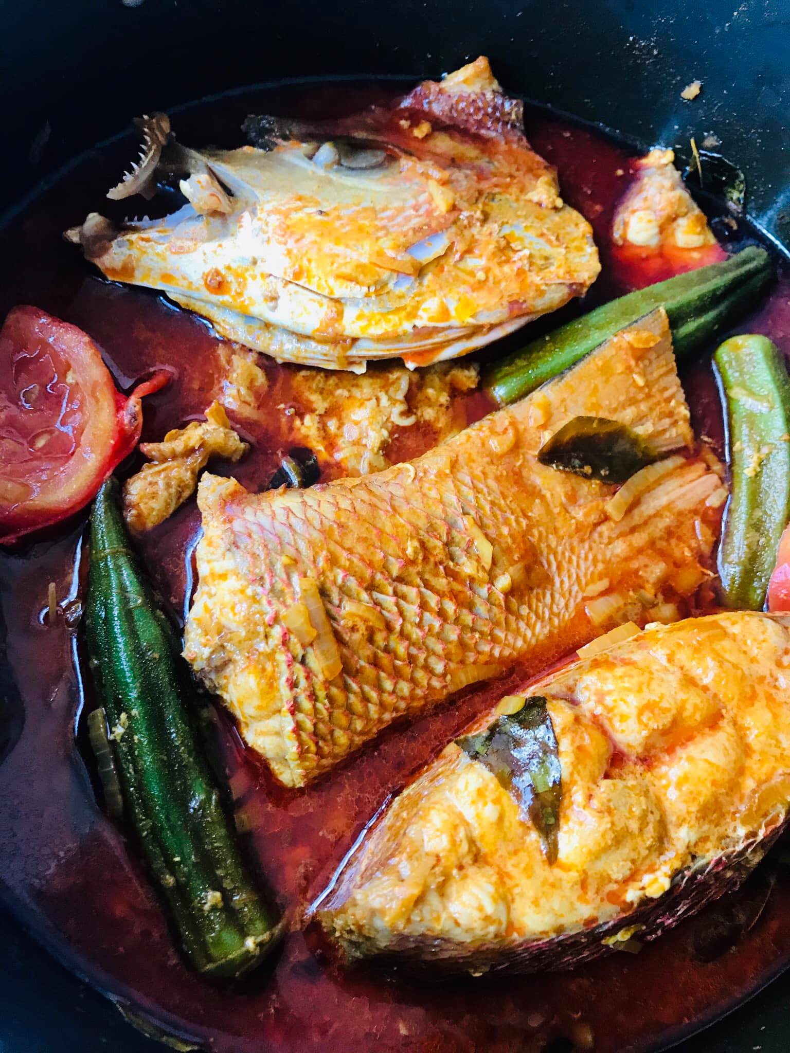 Potongan ikan merah yang segar untuk dimasak