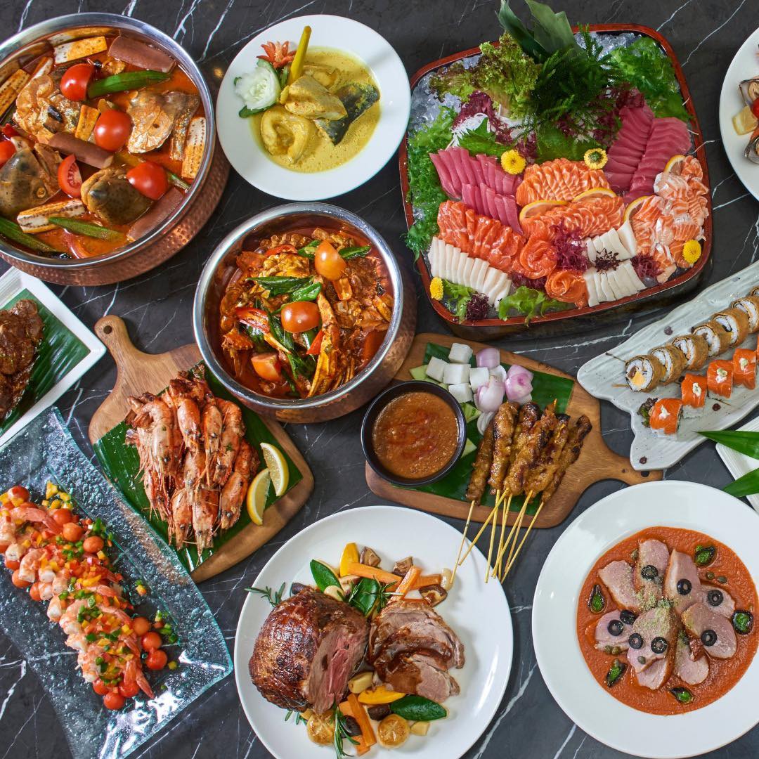 Suasana buffet malam dengan pelbagai hidangan di hotel Kuala Lumpur