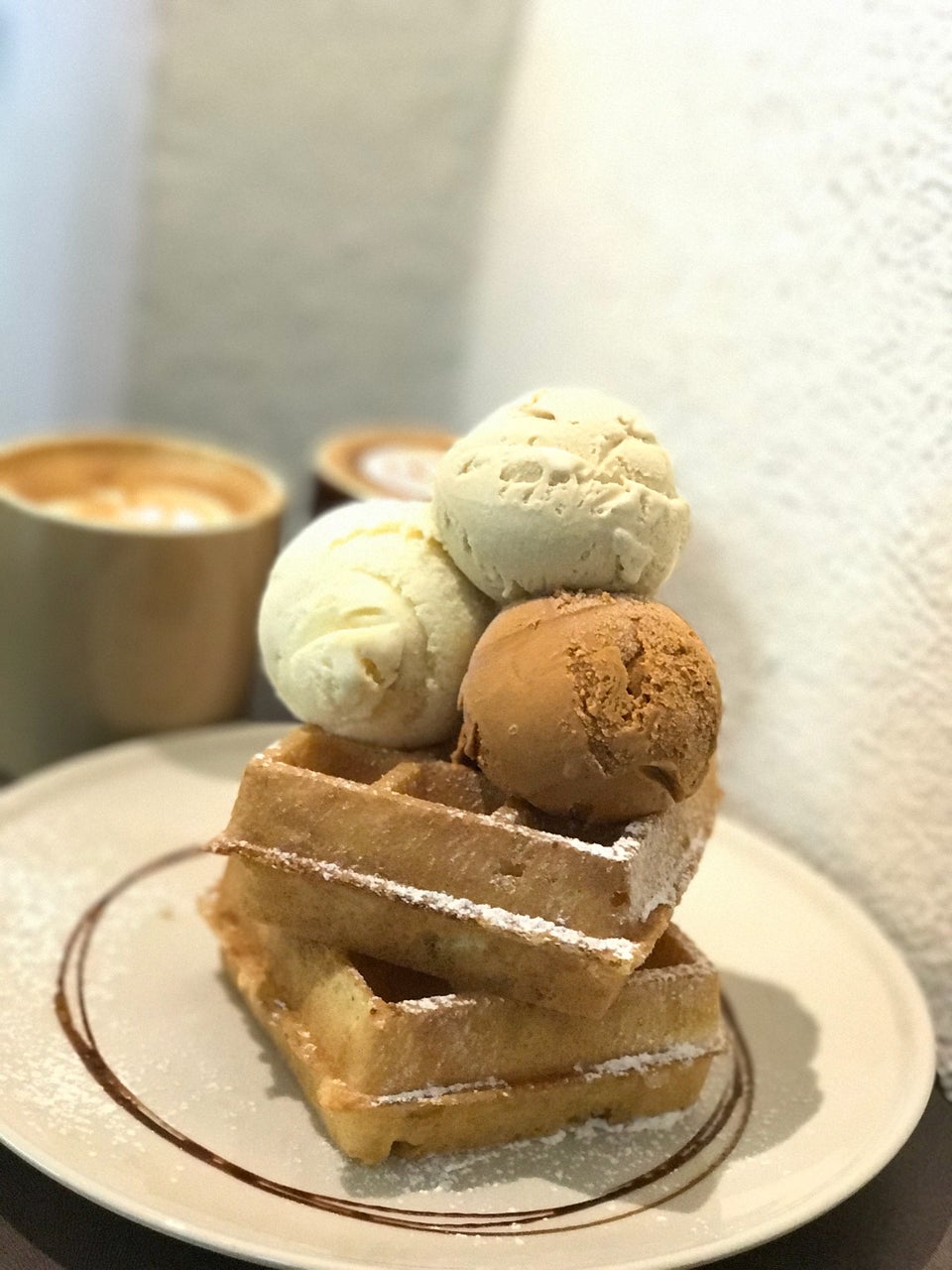 Kedai aiskrim soft serve dengan wafel yang rangup dan lembut di Penang.