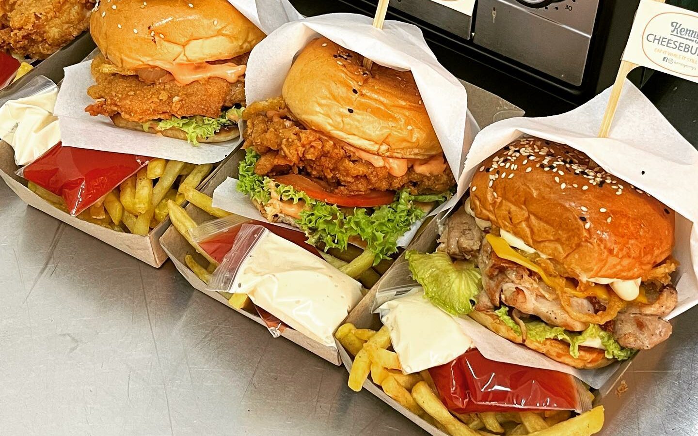Sajian nasi atau makanan tempatan di Kennysmys