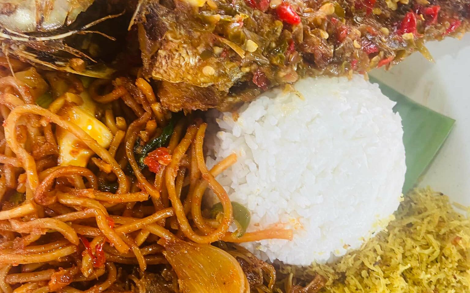 Sajian makanan tradisional di Warung Ibu