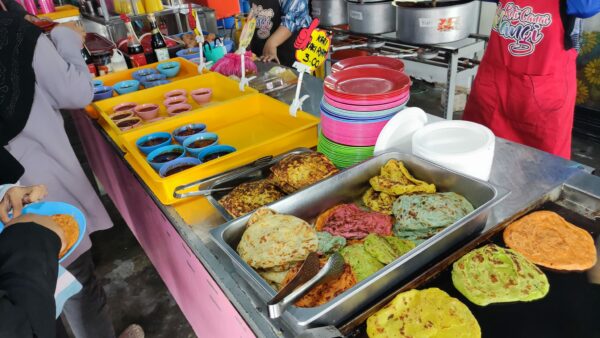 Roti canai rangup dengan kuah kari