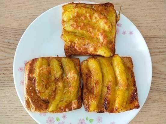 Roti pisang rangup yang digoreng
