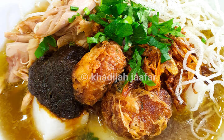 Soto ayam Letops dengan ayam dan mi