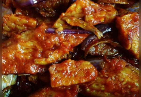 Terung berlada dengan ikan bilis goreng