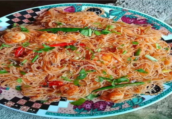 Bihun goreng kampung dengan telur
